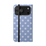 iPhone 17 Pro Max Cover i vegansk læder med pung - Light Blue Polka Dot-design