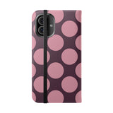 iPhone 16 Plus Vegansk lædercover med pung – Pink Plum Polka Dot-design