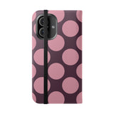 iPhone 16 Vegansk lædercover med pung – Pink Plum Polka Dot-design